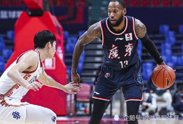 演员李罗